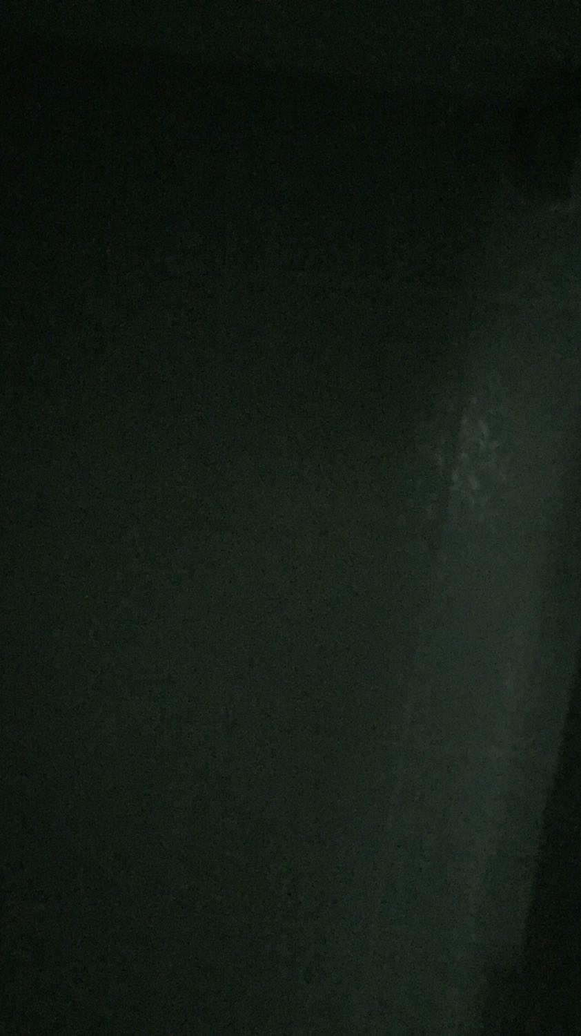 Bàn cắt hơi nhỏ, trọng lượng hơi nhẹ nên cảm giác ko chắc chắn như bàn gỗ