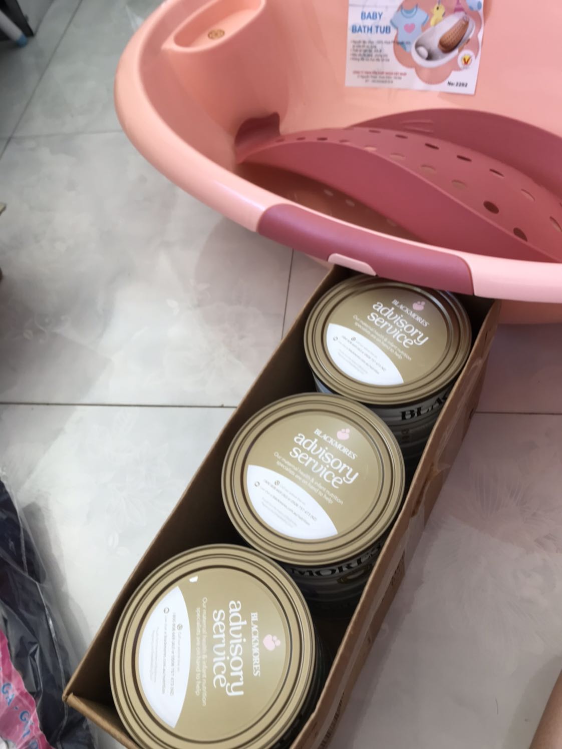 Mình mua 1 lần 3 hộp. Trộm vía tỉ lần là con mình ăn sữa này mát, tiêu hoá tốt, sử dụng qua hộp thứ 2 mà con đã lên 3gram. Check code chuẩn hàng chính ha ng. Giá lại mềm hơn, so với cửa hàng bên ngoài bán dao động từ 6***/ hộp. Các mẹ có thể tham khảo. Mua hàng trên Tiki nói thật ra khá là tin tưởng.  Giao hàng nhanh, đóng gói chắc chắn.