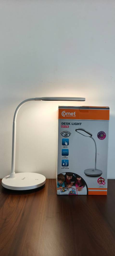 Giao hàng rất nhanh, đóng gói cẩn thận, cả sản phẩm và bao bì đều sạch sẽ. Thiết kế đẹp, nút điều khiển cảm ứng hiện đại. Có 3 chế độ màu sáng trắng, trung tính, vàng. Có điều chỉnh độ sáng. Đèn hơi tối.