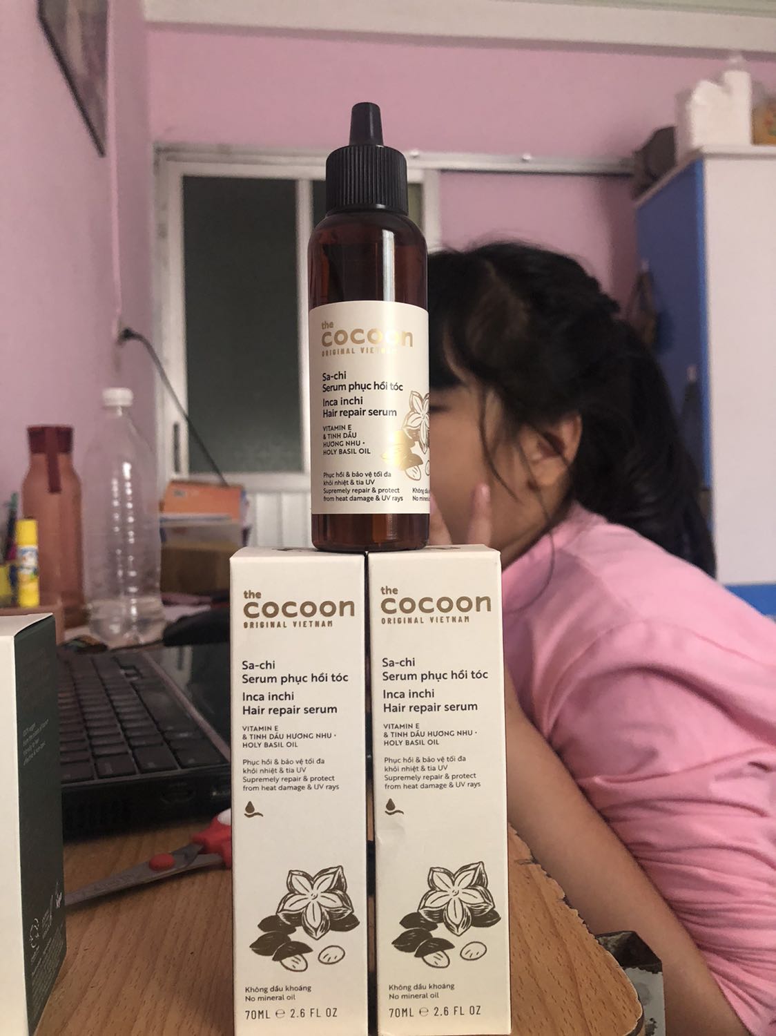 Đong gói cẩn thận, giao hàng nhanh. Serum mùi thơm bôi lên tóc k bị bết dính gì cả. Dùng rất thích