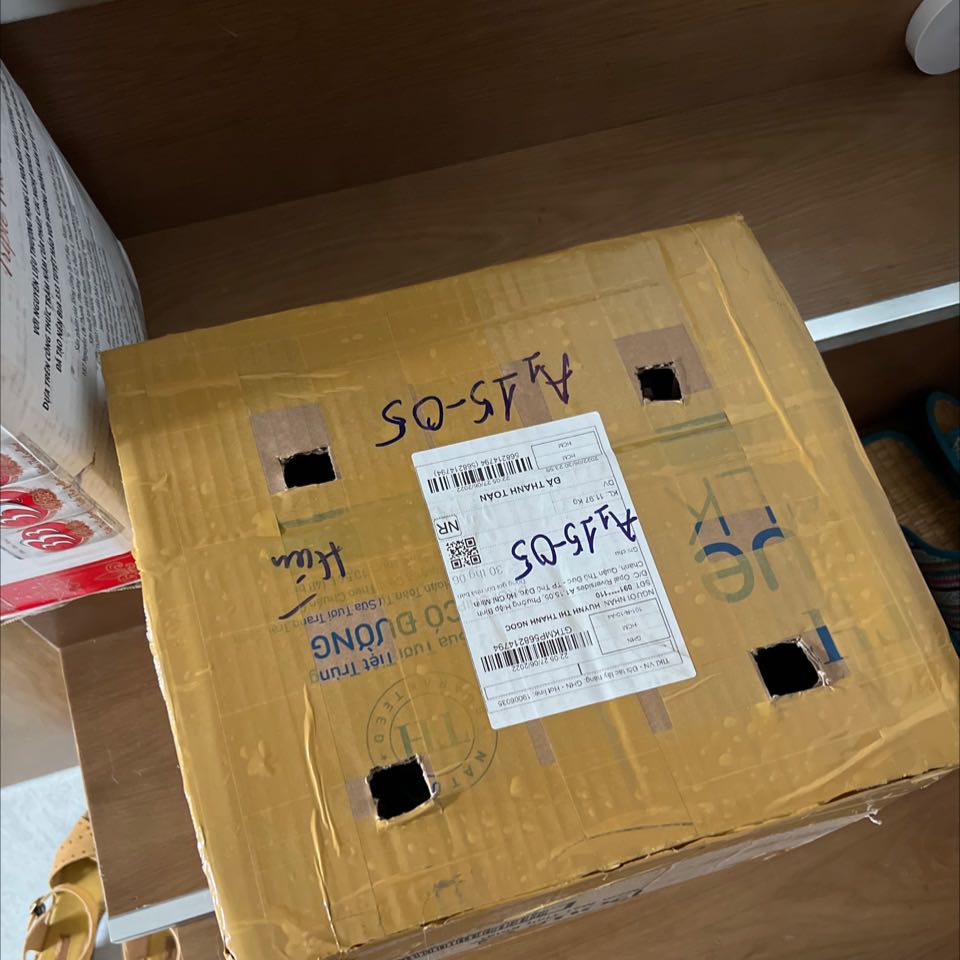 Đây là lần đầu tiên shop đóng gói cây mà làm tôi ngạc nhiên rất văn minh rất thông minh xin cảm ơn