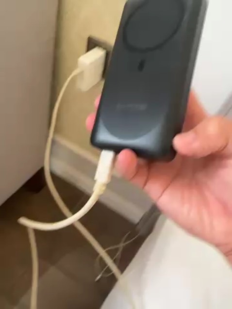 Pin dùng 4 tháng thì hư, không sạc lại được. Shop hỗ trợ chính sách bảo hành để có cơ hội thay thế