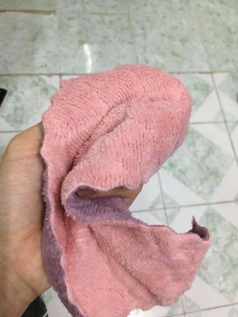 Shop này rất cute. Đóng gói chỉ trong túi nilon nhưng mà ko rách và vẫn đủ đảm bảo cho sản phẩm bên trong. Ship đúng ngày. Khăn mềm lau sướng? giá khá rẻ. Cảm ơn shop.