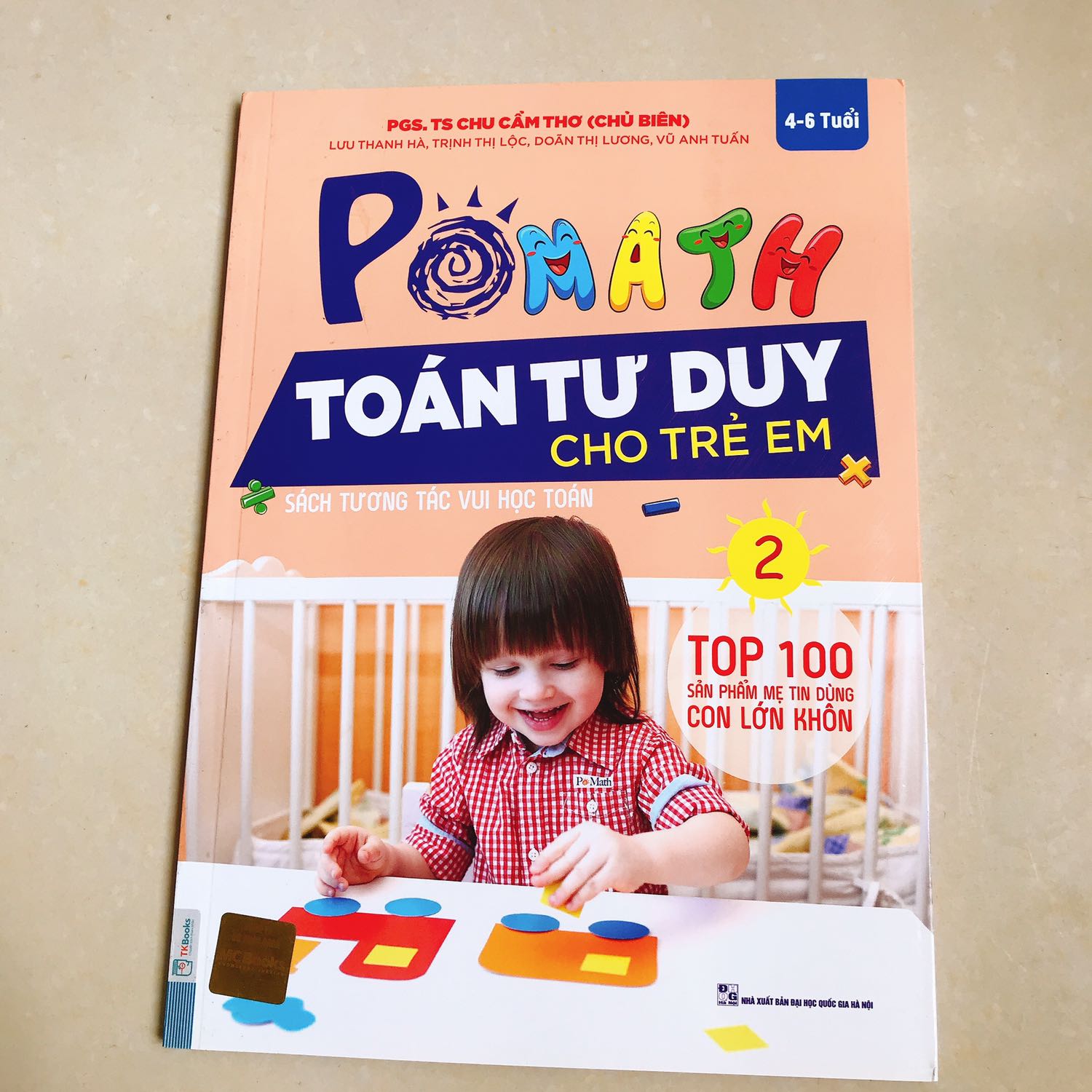 Sách in màu đẹp, trực quan bắt mắt. Các bàu học rất dễ hiểu, nhiều tương tác. Sách của nhà Mc books chất lượng khá tốt về cả chất và lượng.