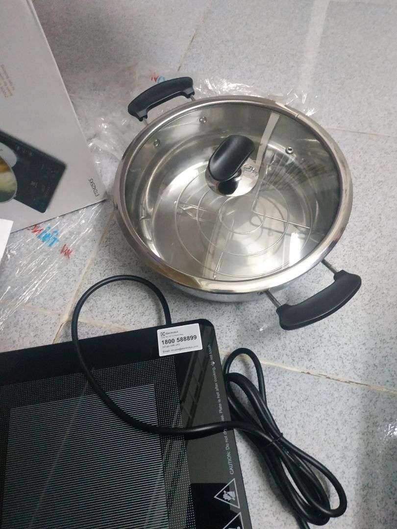 dùng rất tốt, tặng nồi và chảo, cái chảo hình vuông to lắm dài 30 rộng 20