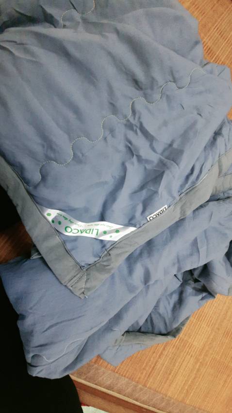 Chăn mềm mịn, chất vải nhẹ mát, đường chỉ may chắc chắn, sờ rất nhẹ và mềm nên đắp thời tiết mùa giao mùa rất ổn. Sản phẩm phù hợp với giá tiền, shop tư vấn rất tận tình chu đáo, thời giao giao hàng nhanh. Đánh giá 5* cho chất lượng và dịch vụ của shop