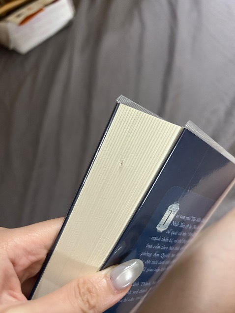 Đóng gói ok 
Hơi xui là quá trình lấy sách để lại 1 cái lỗ 😌