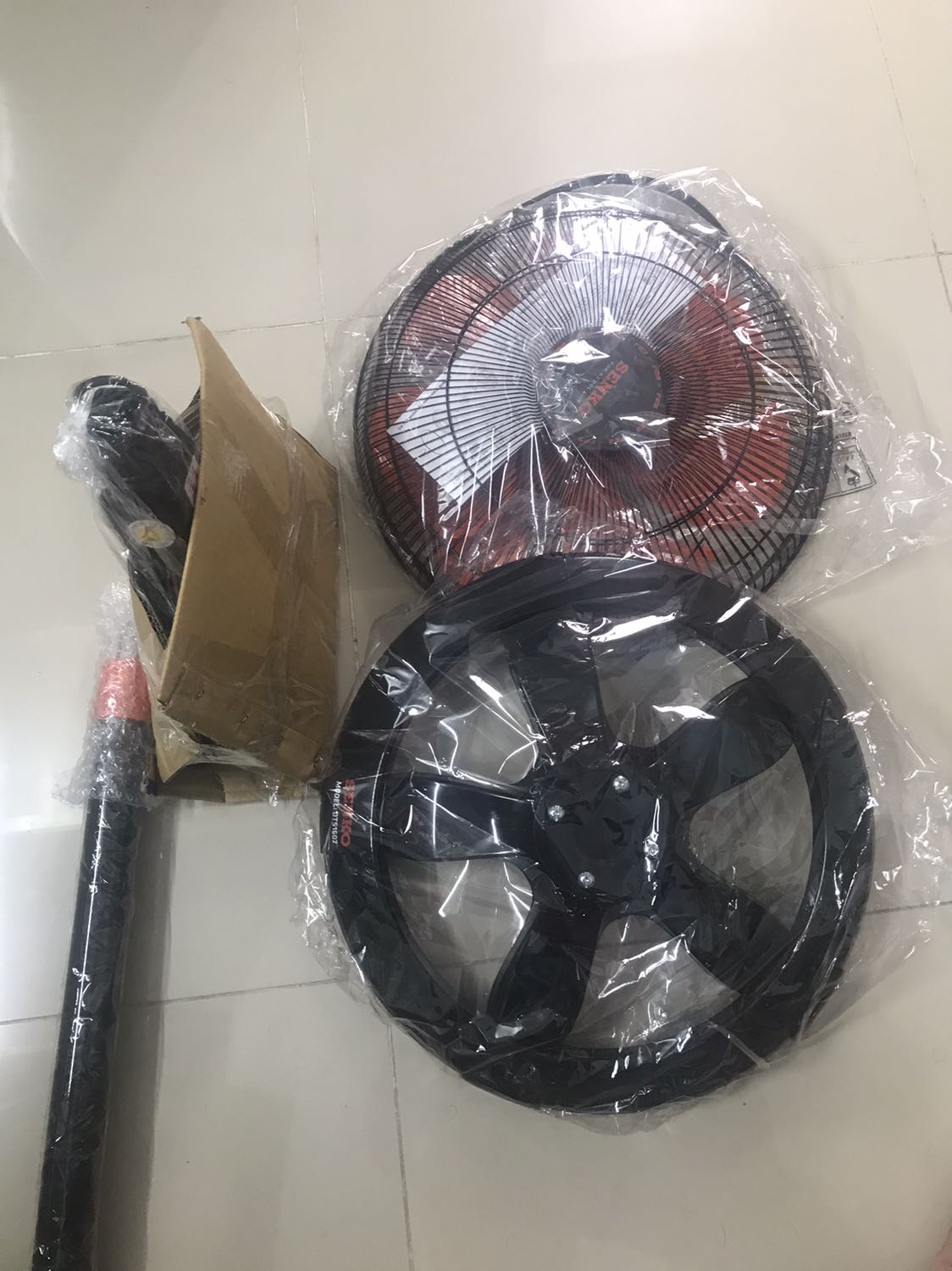 Ko có đồ lắp vit, còn lại quạt mạnh.
Bền hay ko thì dùng thêm nữa mới biết.