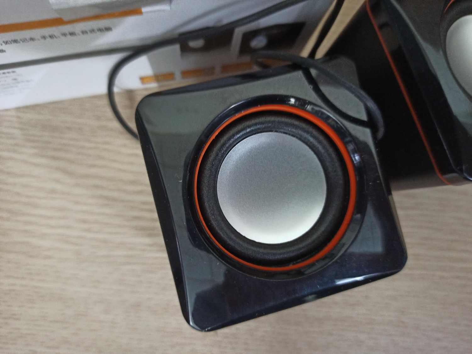 Hàng đẹp, tất cả đều OK, xài tốt, giá rẻ, chất lượng OK, các jack kết nối tốt, nhạy, loa bé, rẻ nhưng âm thanh rõ nét, làm rơi 2 lần nhưng chưa thấy bị trục trặc, shop bán hàng rất tốt, nên mua