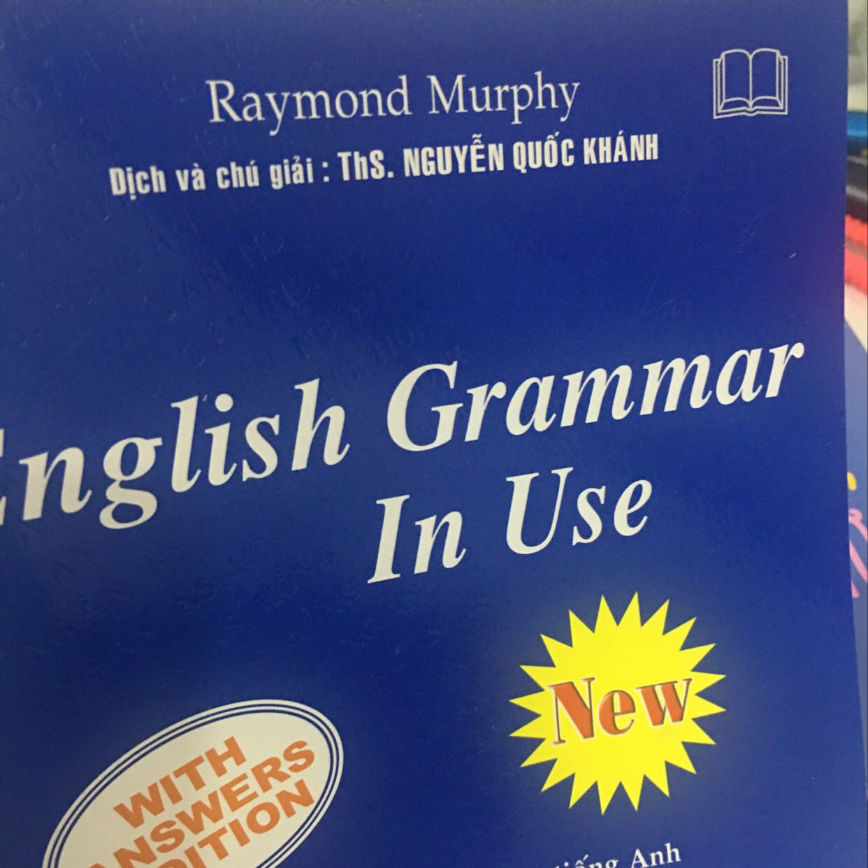 Sách dày hơn mình nghĩ ạ. Có bài tập để luyện. Hi vọng sẽ giúp TA mình khá hơn.