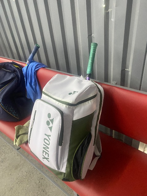 Balo may chắc chắn, khoá trơn tru, đáng tiền.