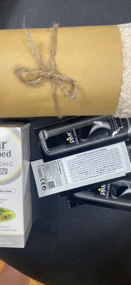 Loại này dùng rát thích, hơn các loại gel bôi trơn hãng khác, ko màu ko mùi luôn nhé, được tặng khăn mềm lắm, cực thich sẽ mua ủng hộ thêm