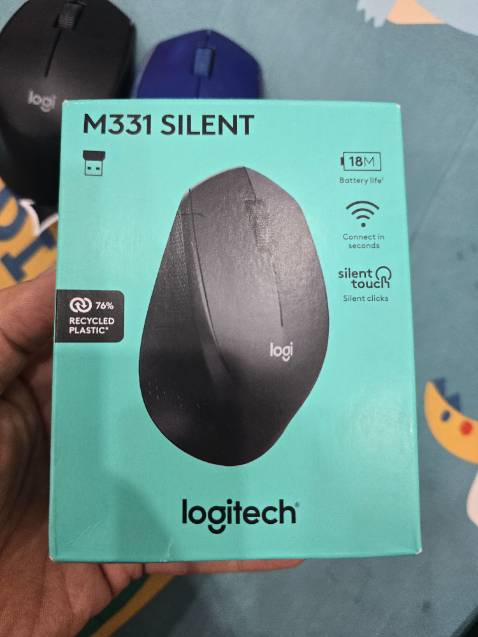 hàng không đúng như mô tả, hàng fake chất lượng hoàn thiện tệ nhưng vẫn đăng chính hãng, chuột M331 có viền silicon và đèn báo trên lưng chuột của shop thì không có. Tuy sàn Tiki chấp nhận hoàn hàng nhưng cách xử lý trường hợp này cũng chưa được nhanh gọn dứt khoát. Thái độ của nv vận chuyển Tiki đến nhận lại hàng cũng chưa được lịch sự. Nói chung trải nghiệm cho đơn hàng này tại Tiki rất tệ.