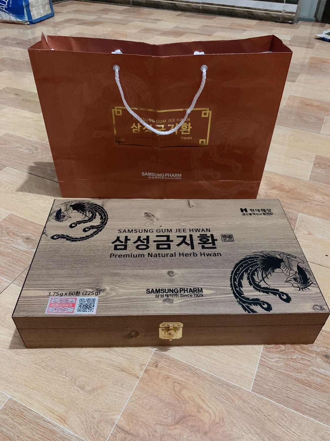 - Giao hàng nhanh hơn dự kiến. Hàng chuẩn auth mình đã *** kĩ. Giá lại bao tốt hơn thị trường
Để thử sử dụng xem hiệu quả như nào sẽ đánh giá sau..  5 sao cho dịch vụ và hàng chuẩn ??