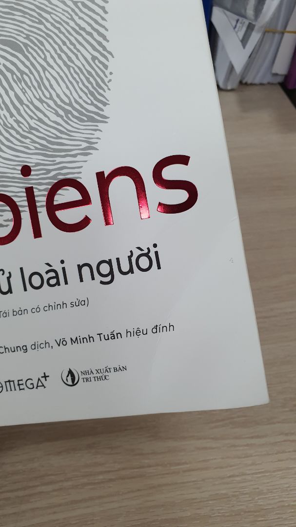 sách cong vòng luôn ở phần góc. Thôi thì đọc lấy kiến thức nên cũng bỏ qua dc nè