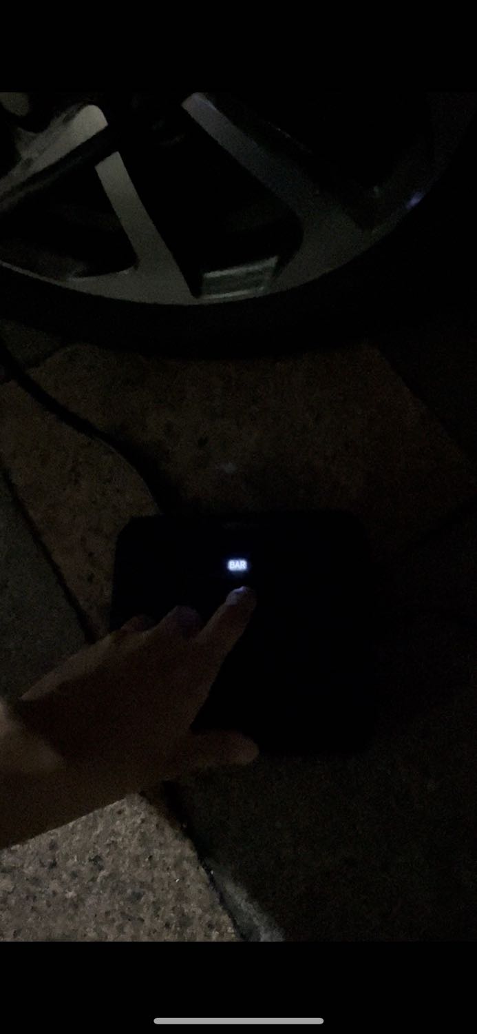 Ưu điểm: gọn, nhẹ, dễ sử dụng, đa năng, giá thành tốt, bơm nhanh (bơm từ 2 bar lên 2,5 bar hết 45s)
Nhược điểm: Lấy điện tẩu sạc nên mỗi lần bơm hơi lỉnh kỉnh (gỡ dây, nổ máy, cắm tẩu, 2 bên bánh phải đi dây qua 2 cửa khác nhau); đặt hàng tq rất lâu, khoảng hơn 30 ngày mới tới tay. Ưu điểm: gọn, nhẹ, dễ sử dụng, đa năng, giá thành tốt, bơm nhanh (bơm từ 2 bar lên 2,5 bar hết 45s)
Nhược điểm: Lấy điện tẩu sạc nên mỗi lần bơm hơi lỉnh kỉnh (gỡ dây, nổ máy, cắm tẩu, 2 bên bánh phải đi dây qua 2 cửa khác nhau); đặt hàng tq rất lâu, khoảng hơn 30 ngày mới tới tay.