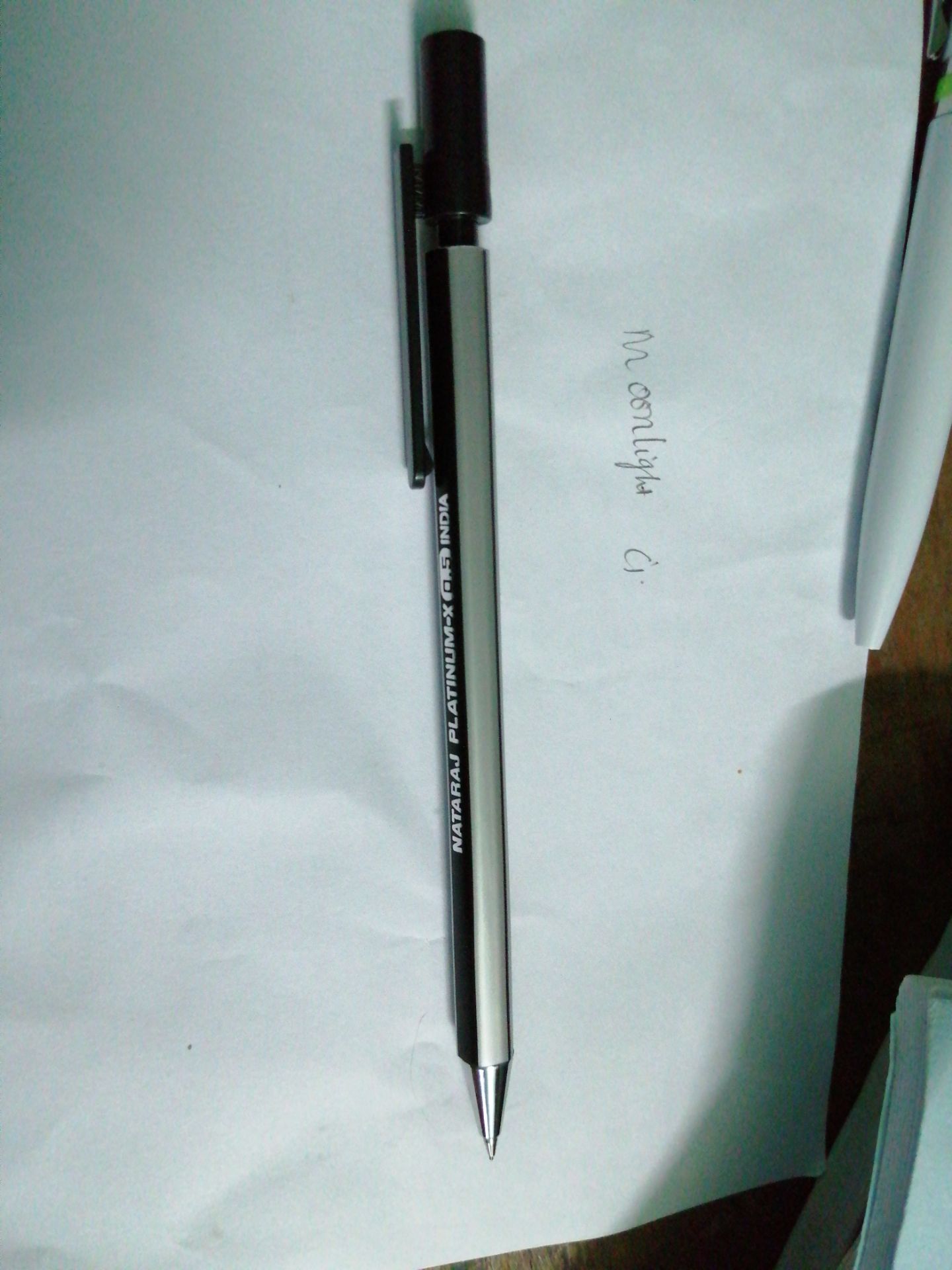 Hàng tốt. Nhìn cũng được. Dễ viết. Mua thử xem thế nào.