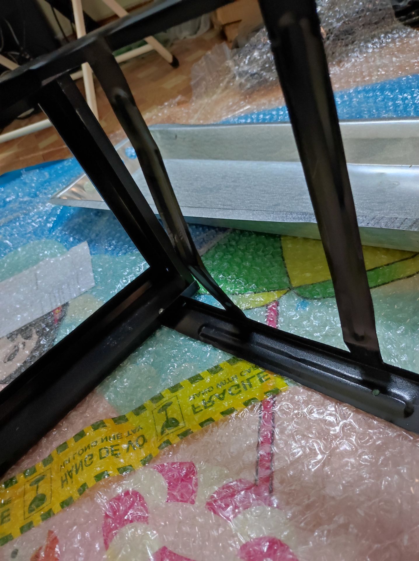 sản phẩm rất tệ. hàng tệ như này mà cũng bán được, hàng mỏng móp thế này thì dùng kiểu gì. bán hàng không có tâm gì hết. 
mua phí tiền