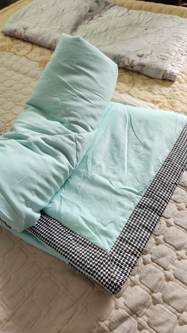 chăn nhẹ, trong tầm giá thế là ổn. Tiki giao nhanh