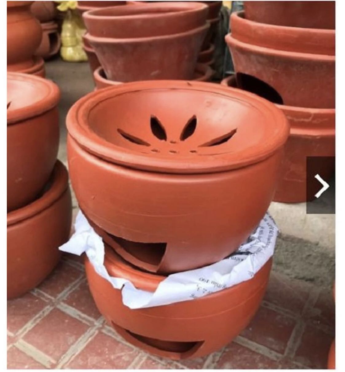 Ưu điểm là giao hàng nhanh, tuy nhiên bếp rất mỏng mang, rất mỏng luôn, mua về mới sử dụng lần đầu nứt luôn, không thể sử dụng than, chỉ sử dụng nến, khi giao hành miếng để đã nứt sẵn, khuyên không nên mua nha, giá quá cao so với mong đợi.