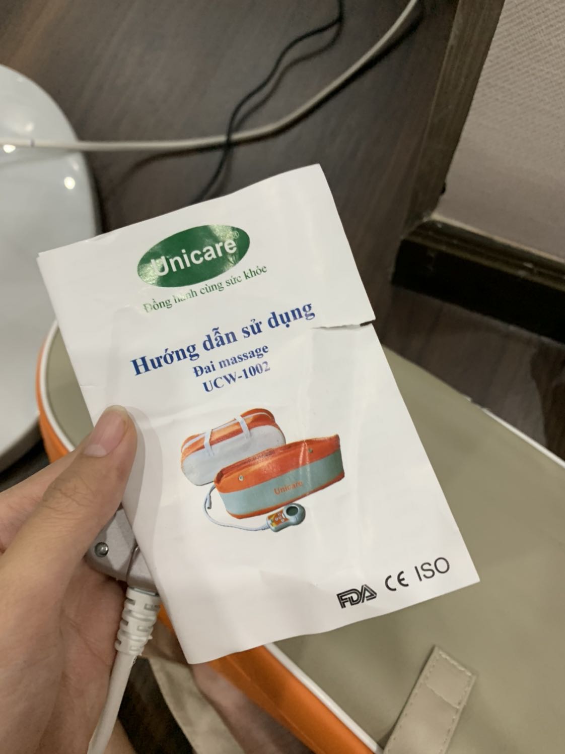 Mình mới nhận dc hàng hôm nay (24/11), hộp thì mới. Mở ra thấy bao bì nhăn nheo, dính dơ như hình. Phiếu bảo hành bị rách từ trước. Máy không có dấu hiệu là máy cũ, nhưng bề ngoài lại phản ánh ngược lại. Phiếu bảo hành lại ghi là đã xuất kho ngày 16/10/2019. Mình không biết là đã nhận được sp cũ hay ntn. Tiki ktra lại.