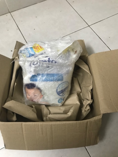 Giao hàng rất nhanh, nhưng trong mô tả Tiki Trading mua hàng có quà tặng (trong hình), nhưng khi mua hàng rồi không thấy có, thất vọng.