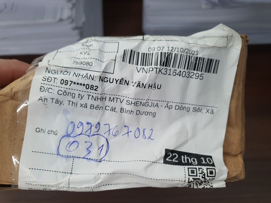 Sản phẩm đúng như bên bán hàng cung cấp. 
Tuy nhiên Tiki đóng hàng dở quá, móp méo hết cả thùng hàng.
Rất mắn là bên trong đóng gói cẩn thận. Giả sử nếu là hàng dễ vở thì sẽ thế nào?
Hy vọng Tiki sẽ sớm cải thiện trong tương lai gần.