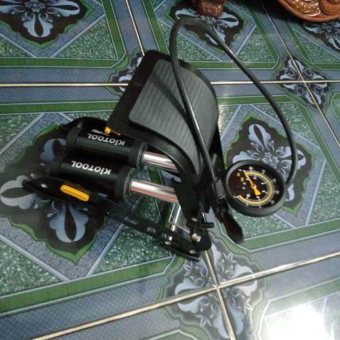 Đồ bơm chắc chắn. Mình bơm thử banh và bánh xe rất dễ dàng. Ai có xe đạp sắm 1 cái thì rất tiện luôn