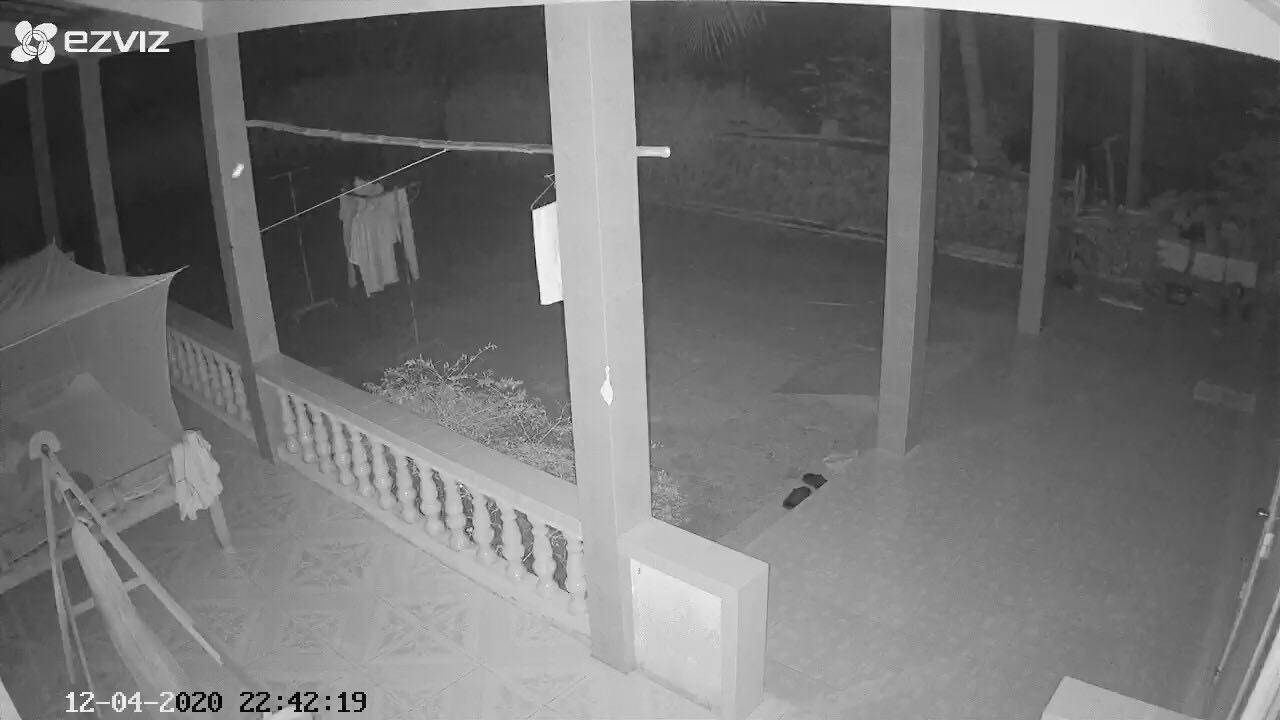 Mat hong ngoai quay dem khong ro, quay ngay thi khong sáng. Hang moi quay kém hon camera doi cu. Co hinh anh so sanh. Chế đo quay mau thi phai can anh sang moi su dung duoc. Cam thay khong hai long ve gioi thieu san pham