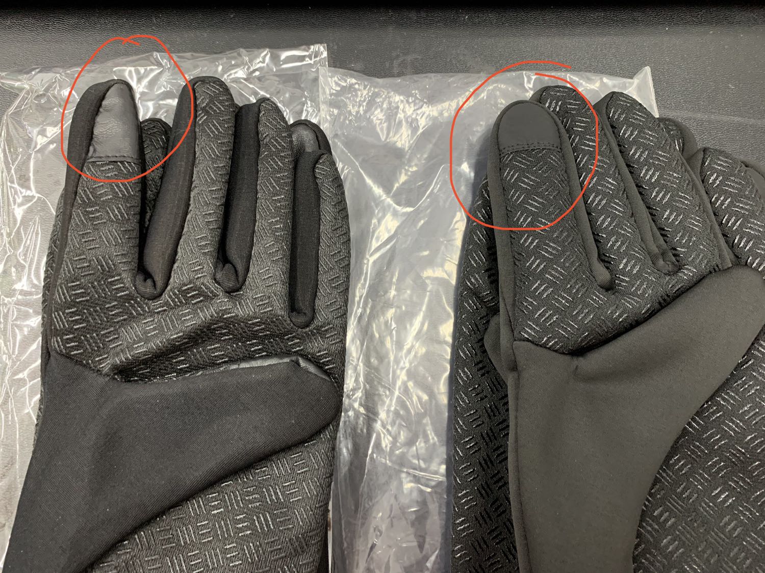 Mình mua 2 cặp găng tay đi nắng cảm ứng vân tay cùng 1 loại, nhưng khi giao thì 2 loại bao bì khác nhau, bên trong 2 loại về chất liệu thì giống, nhưng phần cảm ứng chỗ ngón trỏ thì khác nhau, 1 cặp thì dùng cảm ứng được, cặp còn lại thì không, để nghị Tiki kiểm tra và cho đổi hàng giúp Mình mua 2 cặp găng tay đi nắng cảm ứng vân tay cùng 1 loại, nhưng khi giao thì 2 loại bao bì khác nhau, bên trong 2 loại về chất liệu thì giống, nhưng phần cảm ứng chỗ ngón trỏ thì khác nhau, 1 cặp thì dùng cảm ứng được, cặp còn lại thì không, để nghị Tiki kiểm tra và cho đổi hàng giúp