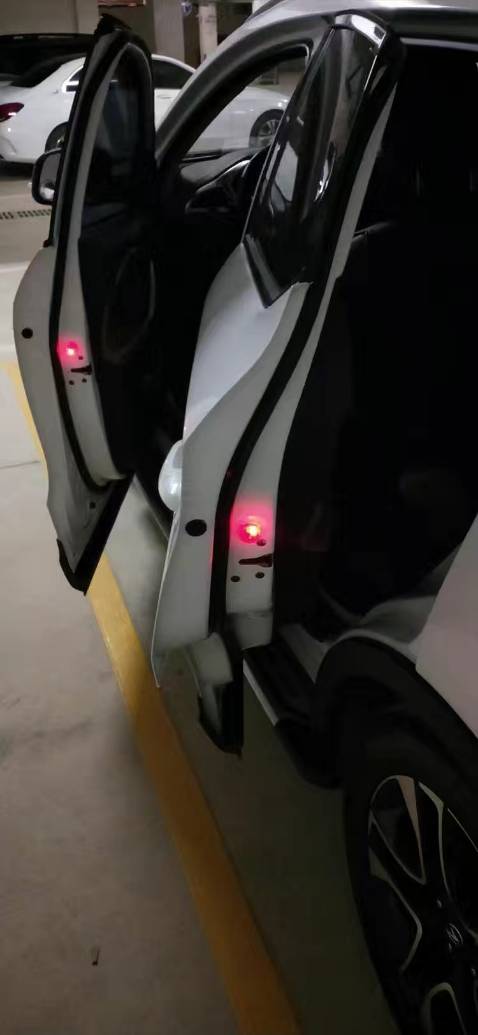 chất lượng sản phẩm tốt đấy, đèn nháy oki, dính chắc chắn, rửa xe rồi mà không bị bung.  đáng mua