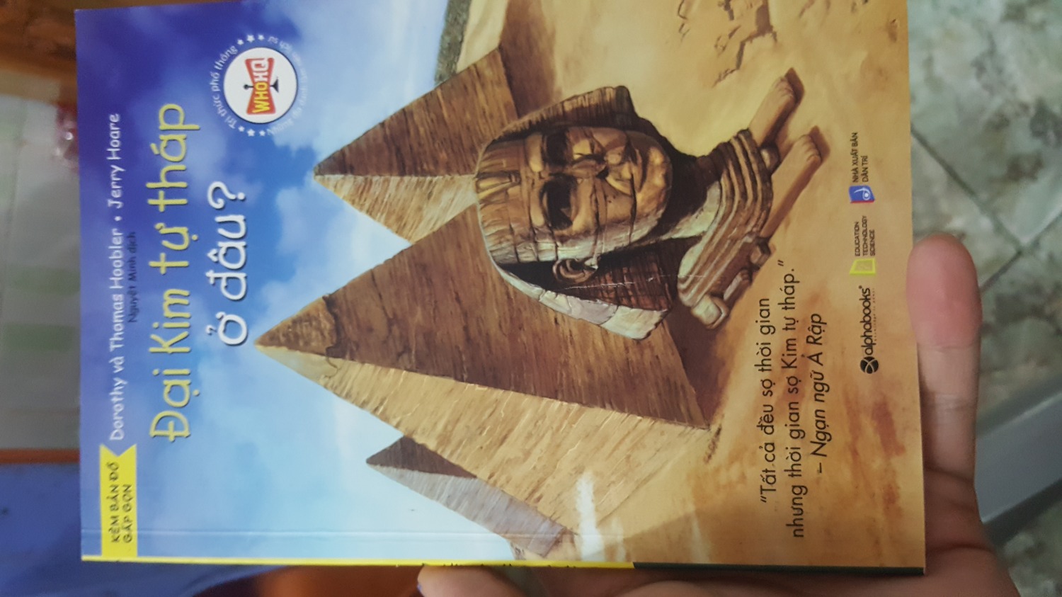 Tuy sach bi rach o phan bia nhung van ok, cho 4 sao