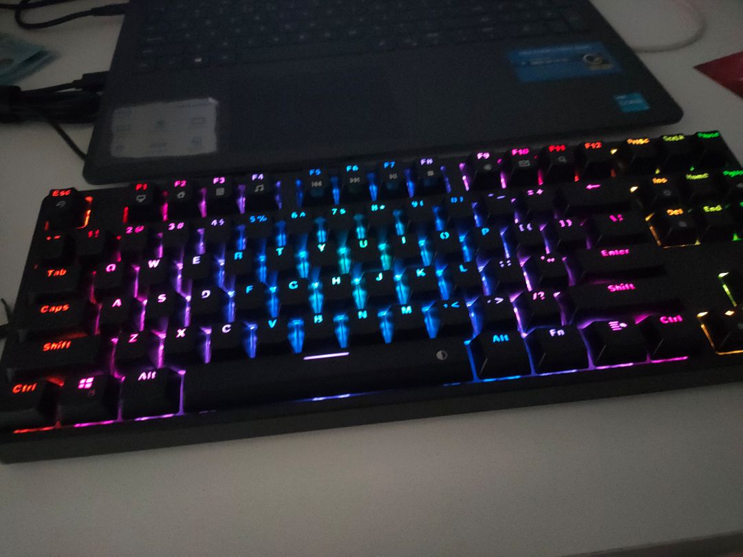 bàn phím đẹp,giao nhanh điểm mình quyết định là shop hỗ trợ nhiệt tình.