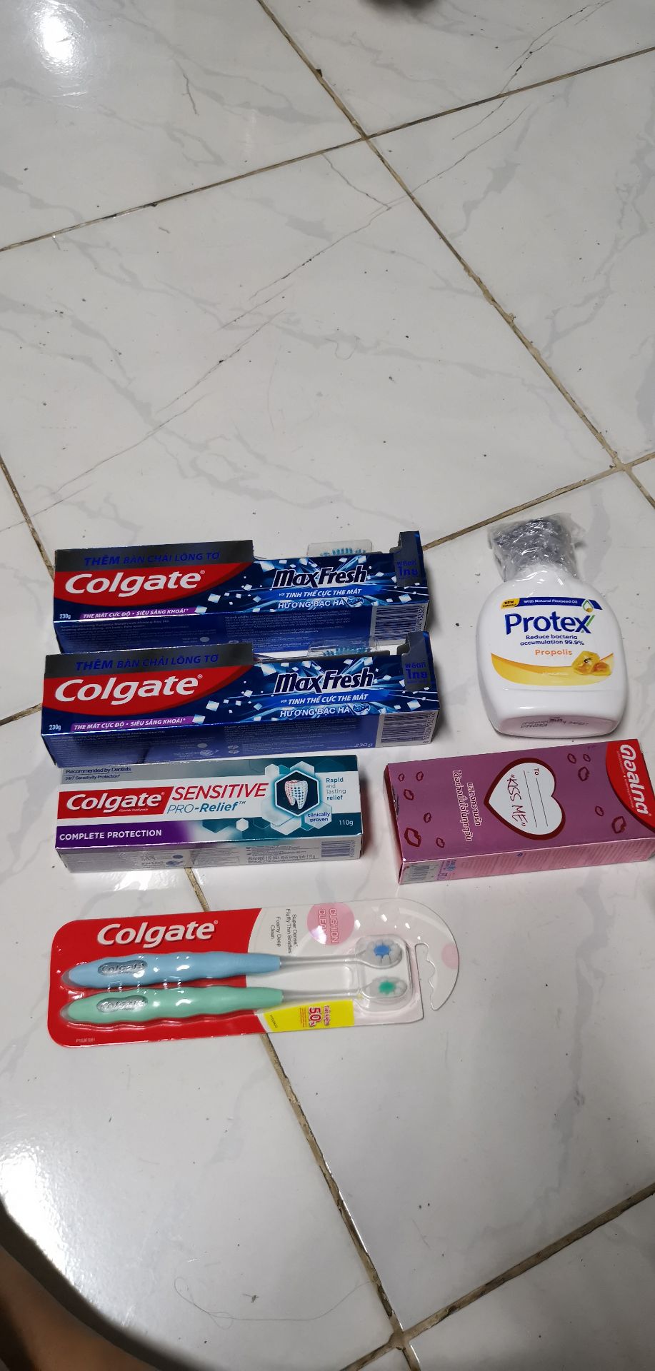 Hàng của Shop là ok. đóng gói hàng cẩn thận, giao đủ hàng, giá bán hợp lý. Mình thích khuyến mại, cứ có khuyến mại là mua ủng hộ.
Chúc Shop luôn đông khách, sẽ ủng hộ Shop ở  những lần sau.