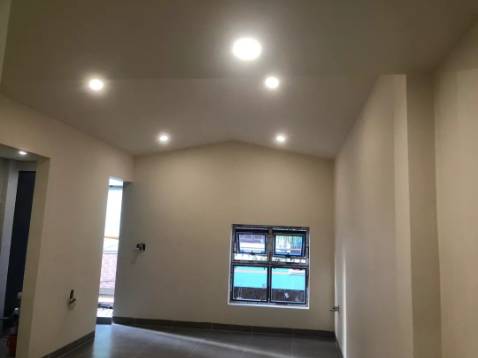 shop tư vấn nhiệt tình, ship nội thành nhanh. giao đủ số lượng, nhà mình lắp lên nhìn sang & đẹp