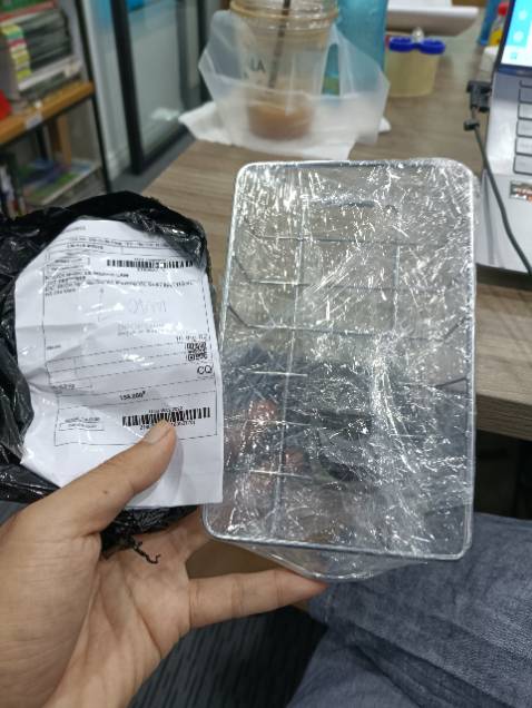 Đặt hàng một đường, giao hàng một nẻo, không chỉ mình bị mà còn thấy có khách hàng bị. Đang liên hệ đổi lại mà chưa biết như thế nào, sẽ cập nhật lại.