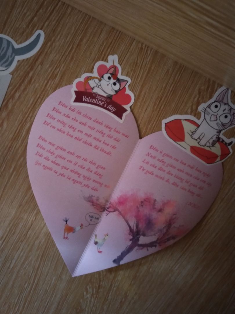 Thêm một cuốn sách nữa từ nhà văn Nguyễn Nhật Ánh. Đọc truyện của chú không chỉ là để giải trí mà còn là để quay trở lại tuổi thơ đầy tiếc nuối. 
Cuốn sách lần này nhìn đẹp lắm, ngoài bookmark còn được tặng cả 1 trái tim thơ nữa nha  ❤