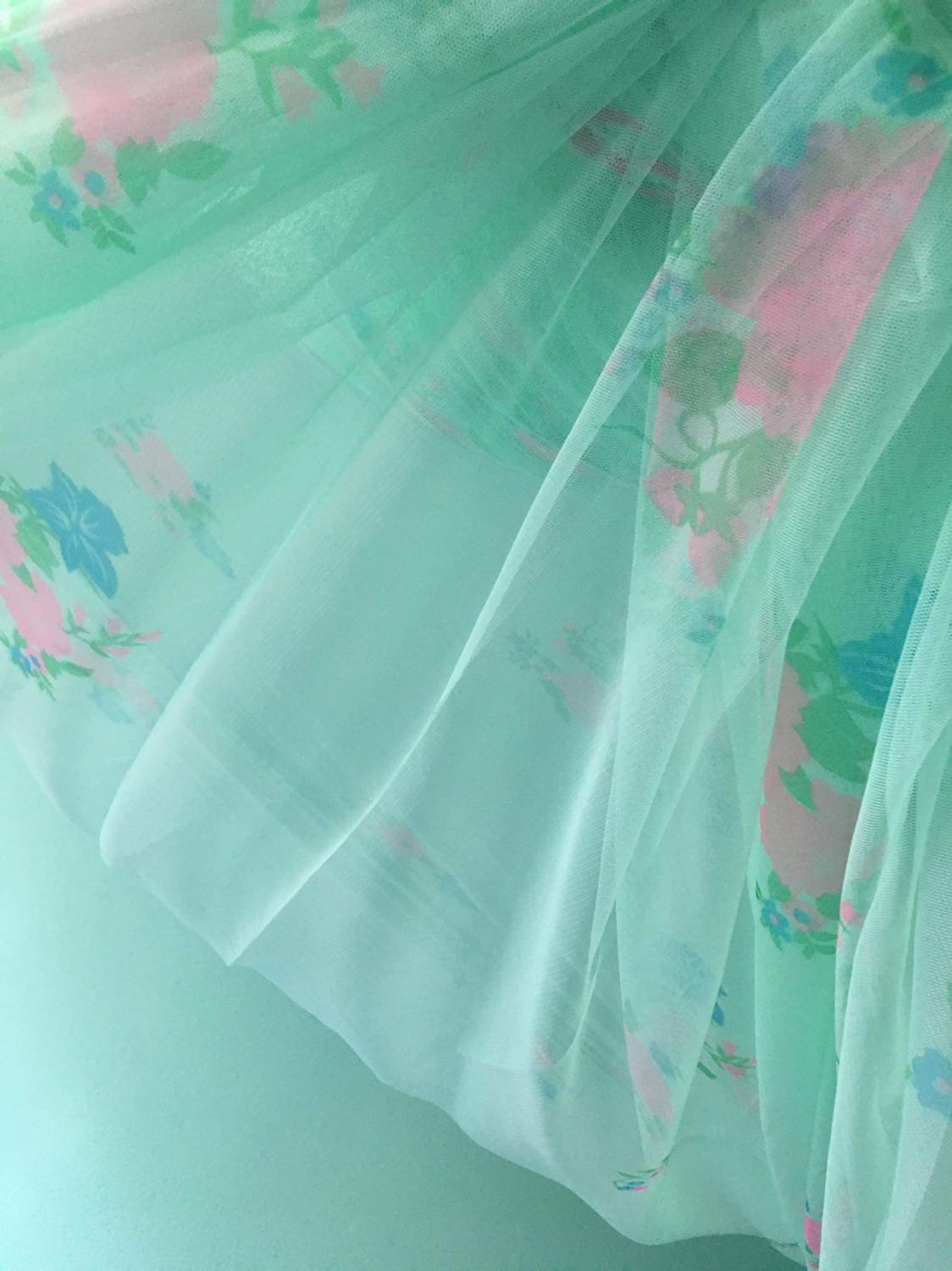 Mùng rất đẹp . Giá cả vậy là hợp lý. Màu xanh nhìn mắt mẻ hẳn. Đóng gói cẩn thận. 
Nếu có nhu cầu sẽ tiếp tục ủng hộ shop.