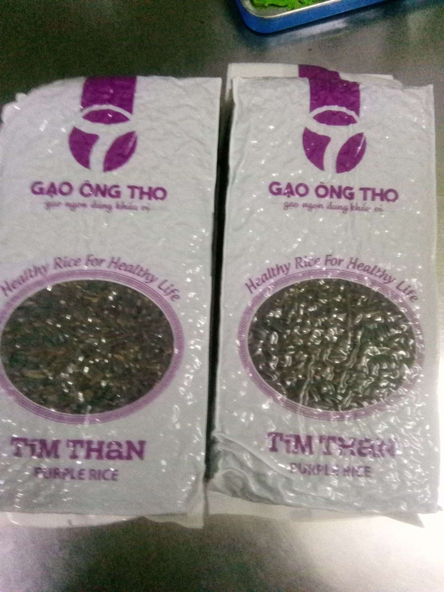 Mình đặt mua gạo lứt đỏ mà giao gạo tím than