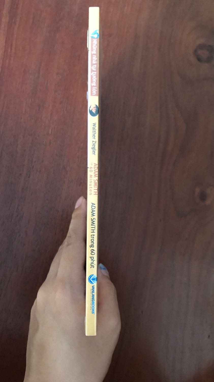 Sách giao hàng nhanh, ngoại quan đẹp ổn, tuy sách không dày nhưng lượng kiến thức mang lại rất bổ ích. Dịch giả viết lại cô đọng dễ hiểu, mình rất thích loạt sách này đang sưu tập đủ 9 cuốn hehee