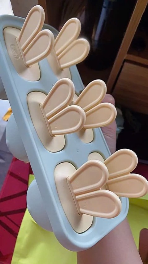 khay dễ thương lắm, thỉnh thoảng mình làm kem cho bé nhà mình, bạn ý thích lắm, hợp tác vô cùng, khay để ngăn lạnh nhiều mà không bị nứt vỡ, dễ dùng cũng dễ rửa sạch, khá ưng spham này