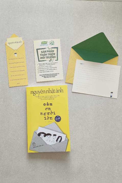 mình quyết định mua cuốn sách thứ nhất là do tác giả Nguyễn Nhật Ánh,thứ 2 là do câu đầu tiên trên bìa sách và thứ 3 mình đã đọc nhiều cuốn từ tác giả,những câu chữ nhẹ nhàng và sâu lắng