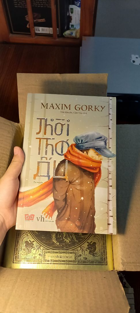 Bìa sách in đẹp, chữ viết trong sách cũng rõ ràng và thời gian giao sớm hơn thời gian dự định 1 ngày tuy nhiên hơi bị một vài vết bẩn nhỏ trên bìa sách ạ