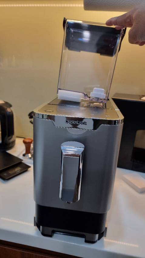 Máy sử dụng dễ dàng. Pha cafe tốt, thơm