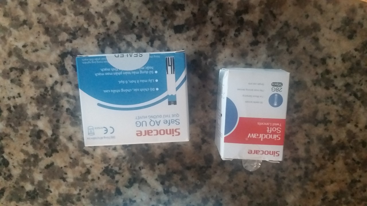 Nhận xét Tiki đợt này đặt hàng thất vọng, Đã giao hàng trễ mà đặt số lượng là 02  hôp 50 que thử và 02 miếng bọt rửa chén. Mà giao có 01 hộp 50 que thử đường huyết cho máy Sinocare Safe AQ UG + Tặng 50 kim chích máu và không giao miếng rửa chén bọt biển. Lại tính tiền không thiếu 1 căt. 
Thà không đăng bán thì thôi đã đăng thì phải bán như minh đăng chứ. Làm vậy ai còn lòng tin mà mua nữa.