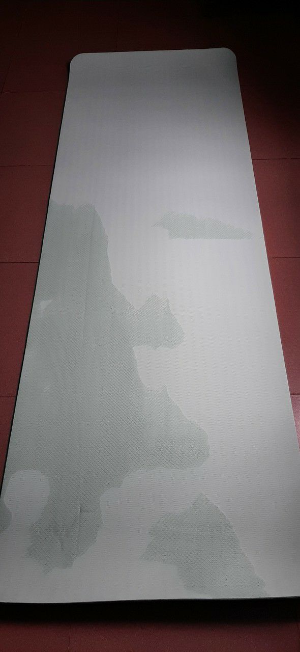 QUÁ TỆ, QUÁ TỆ, QUÁ TỆ
Thảm lỗi hết 1/2 mặt thảm.
Đặt xanh dương, giao xanh ngọc
Như đánh giá của nhiều bạn khác, shop thích màu nào giao màu đó.
Nhận được sản phẩm mà quá chán.
Các bạn ko nên mua hàng của shop này.