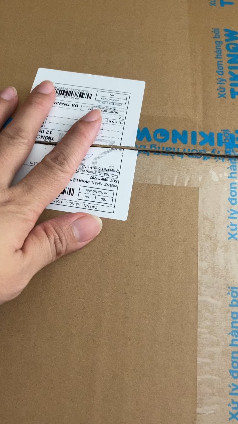 Sữa chính hãng. Quét qr là ra luôn. Mua TiKi rẻ hơn ở cửa hàng 60k/lon. Bé nhà mình đang uống rồi nên rất ok. Giao hoả tốc nhanh và ko bị móp méo *** sữa. Rất hài lòng