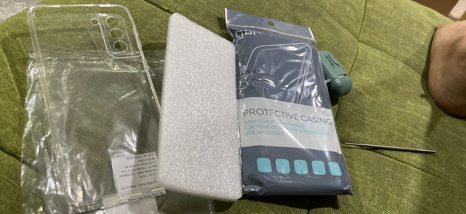 Hàng no name rẻ tiền bỏ vô cái bao rẻ tiền rồi bán giá hàng xịn. Ốp này chỉ 20-30k nhé. Tẩy chay