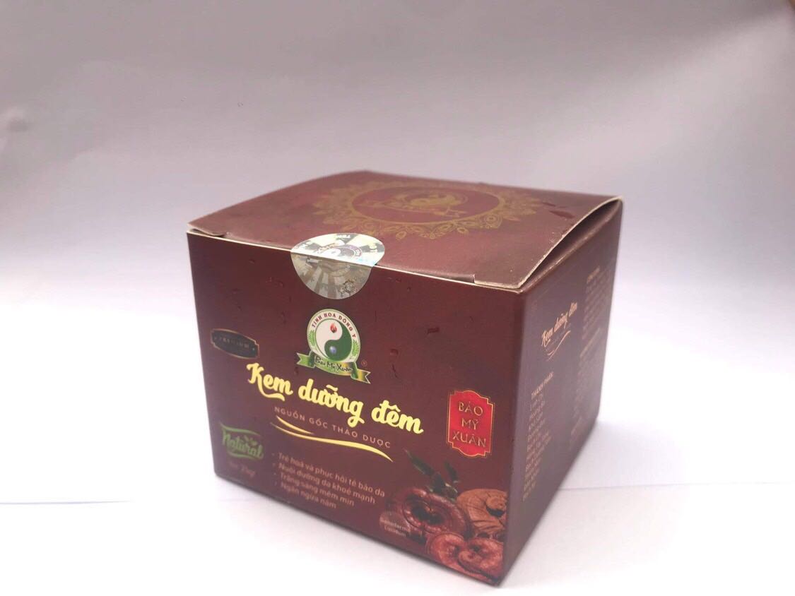 Thấy review nhiều nên mua tặng vk. Thấy vk bảo dùng thích chất kem mềm, k bị khô da, dùng ưng lắm. Nói chung lần đầu mua thấy rất hài lòng. Rất ưng. Cảm ơn shop nhiều