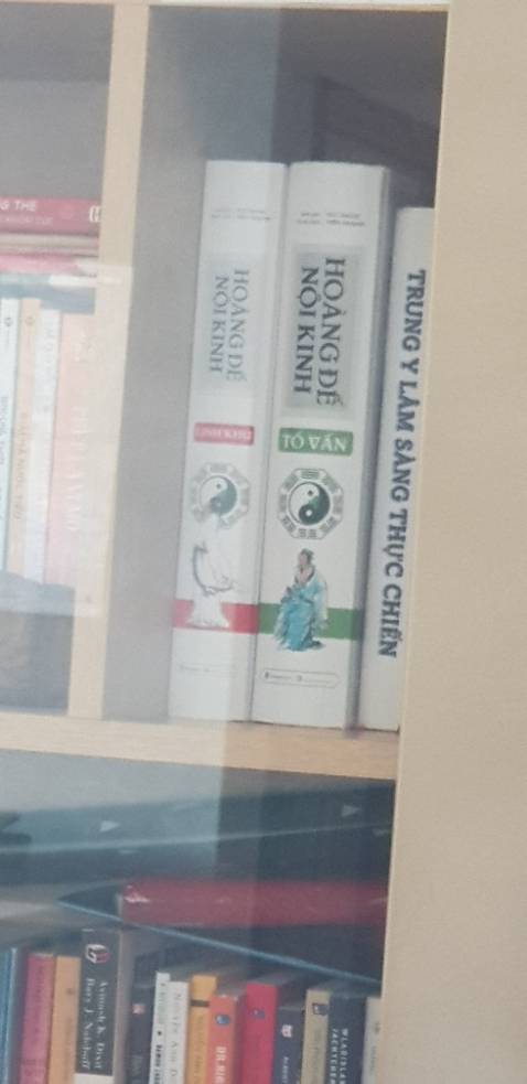 Sách chính hãng, in chất lượng, bìa sách giấy cứng, hình bìa đẹp hợp với y học cổ truyền, gáy sách in thông tin tựa sách rõ ràng, khi dựng đứng trong tủ, rất dễ đọc tên sách